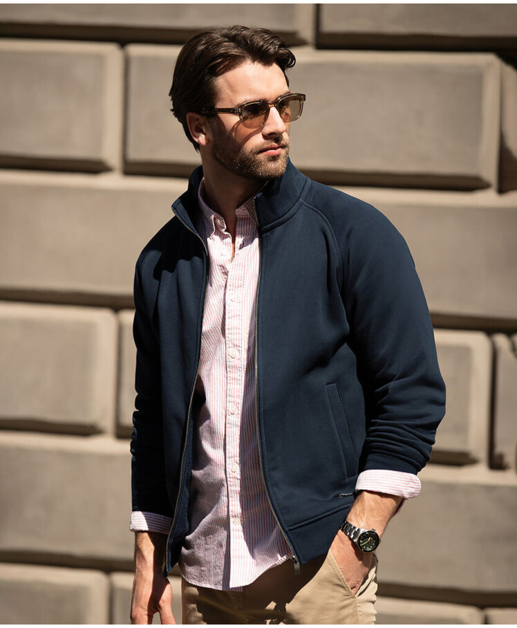 Cambridge – fashionable trainer Thumbnail