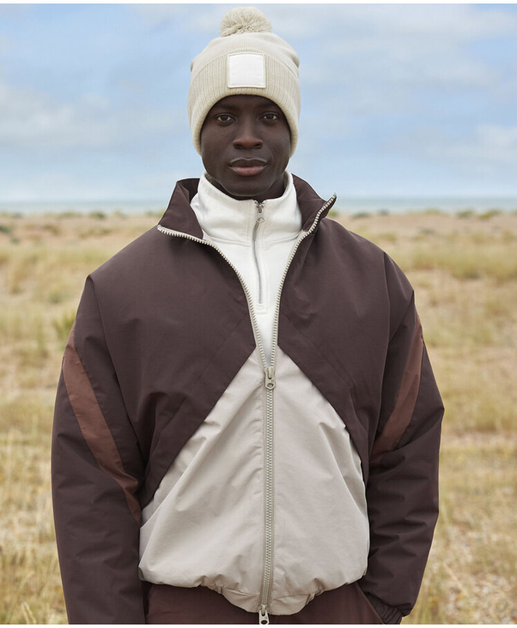 Appliqué patch pom beanie Thumbnail