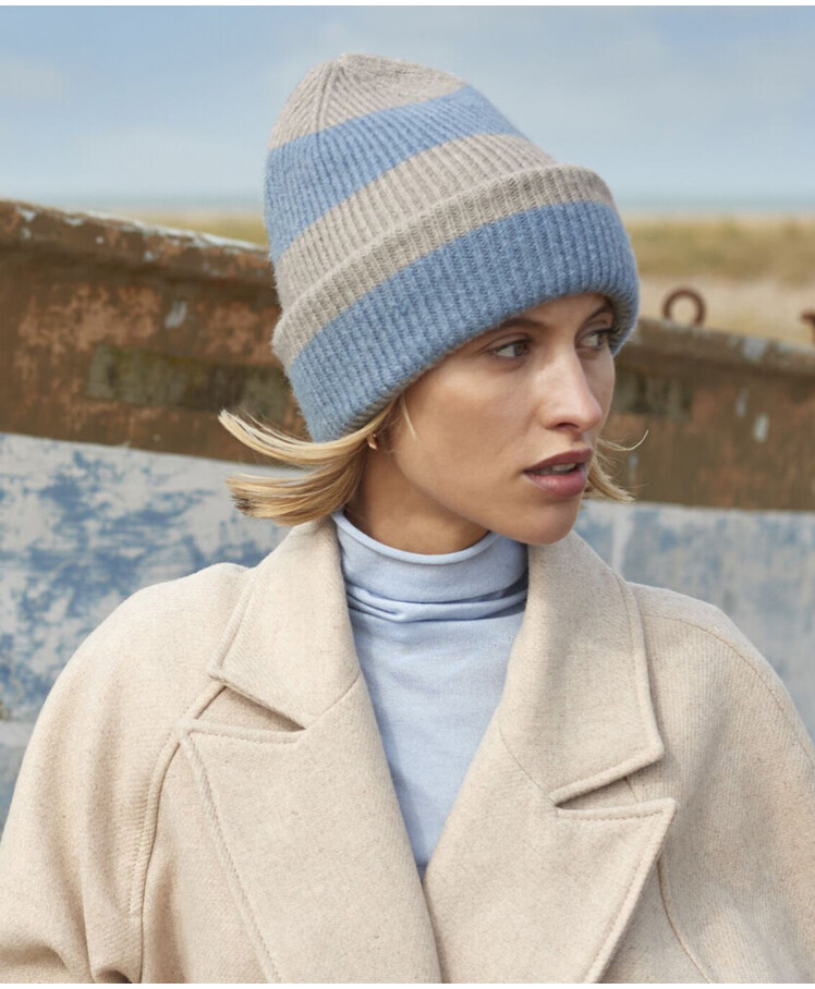 Colour block beanie Thumbnail