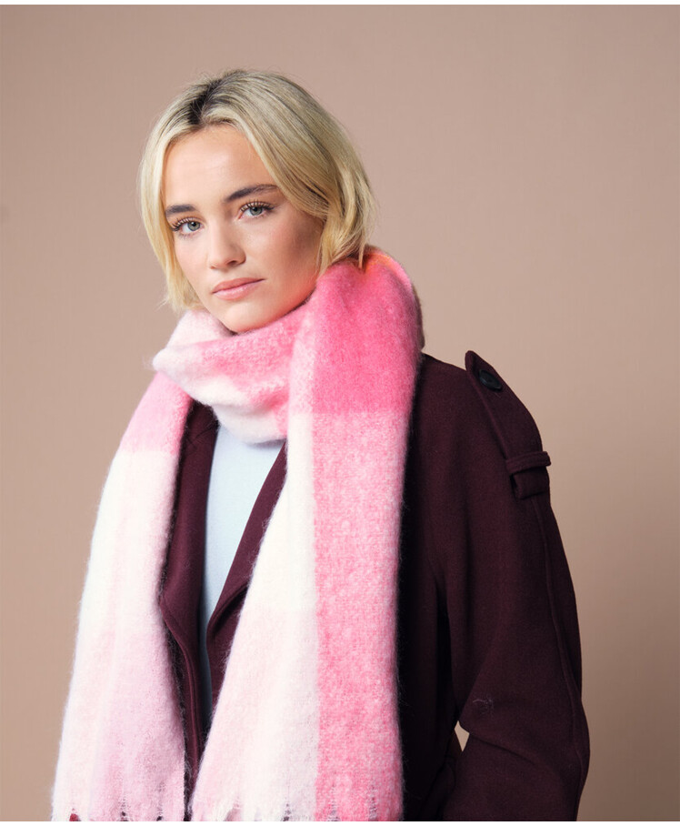 Fluffy check scarf Thumbnail