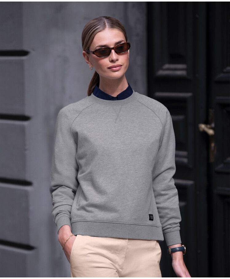 Women’s Georgetown – timeless luxury crew neck Thumbnail