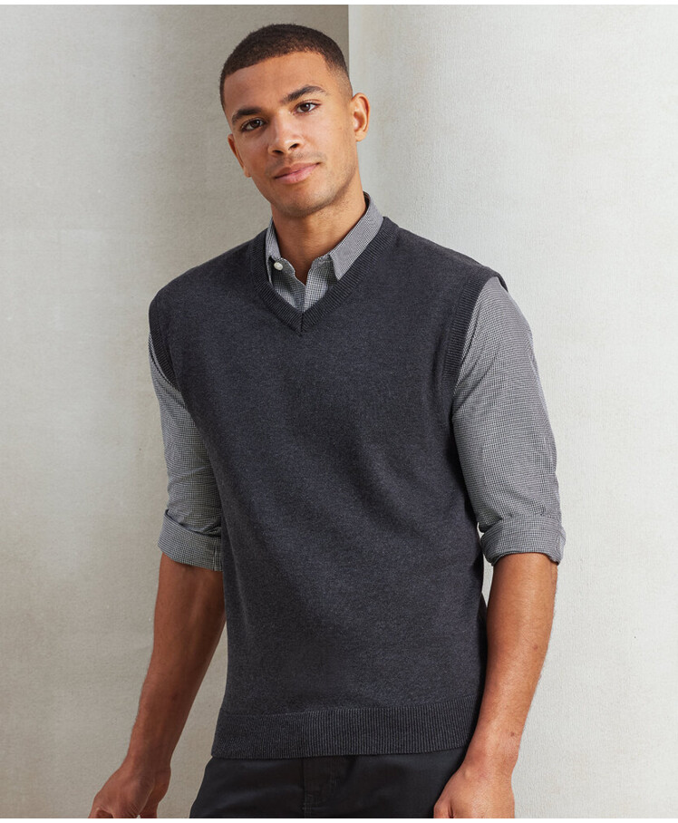 Sleeveless knitted sweater Thumbnail