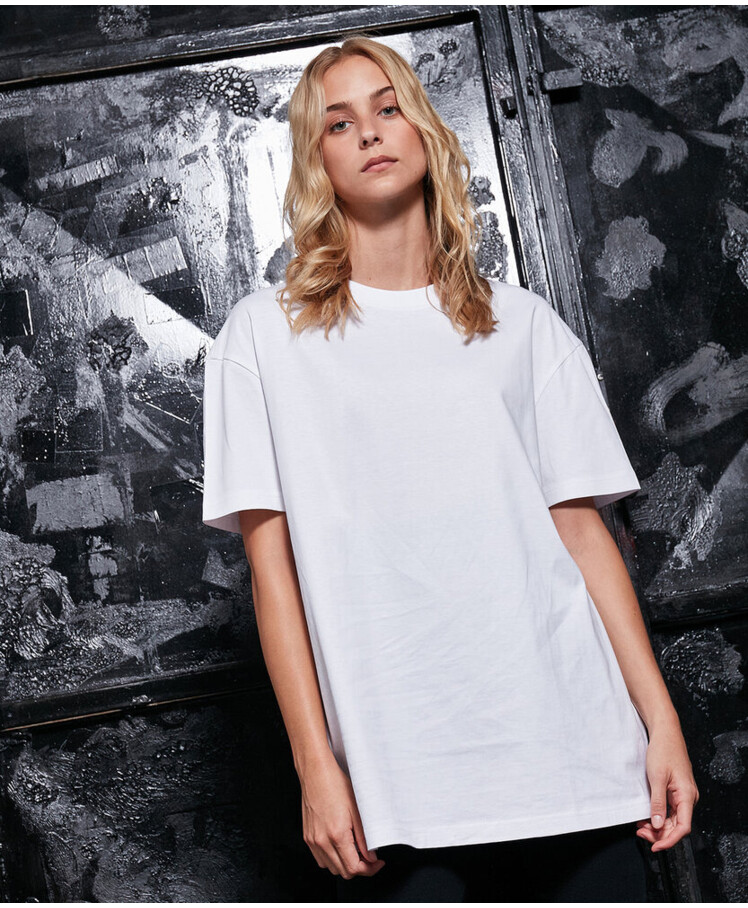 Women's oversized boyfriend tee Thumbnail